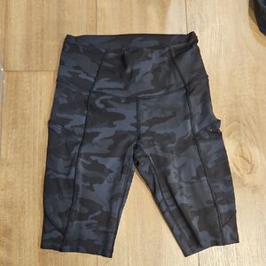 Lululemon Camo Fast And Free 10 Inch Shorts Size 4